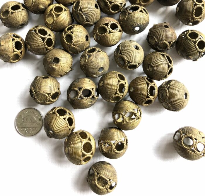 20mm Brass Round Beads - Image 3