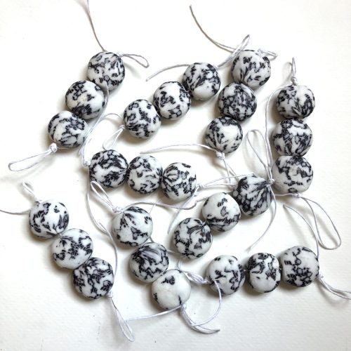 B+W Recycled Glass Beads
