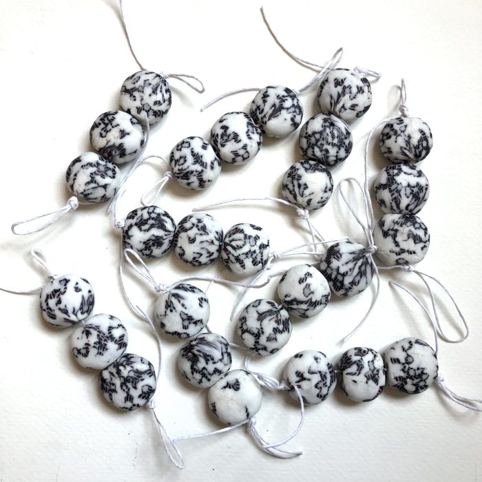 B+W Recycled Glass Beads